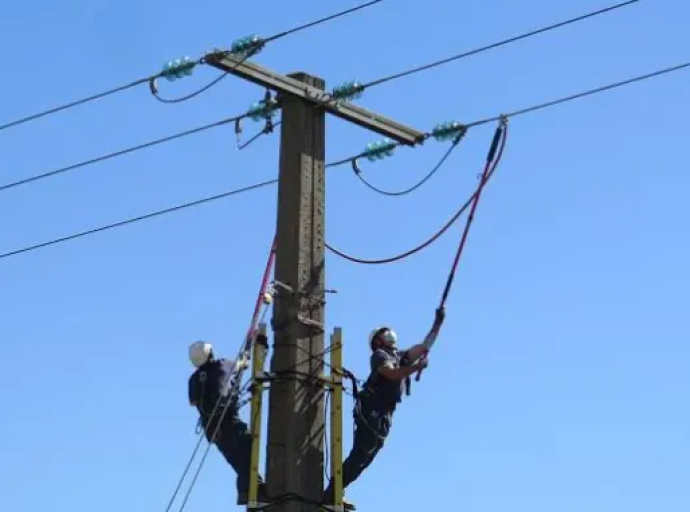 A la suite des vents violents sur la route Kiwele dans le Haut-Katanga : La SNEL s’active à rétablir l’électricité après la chute de 7 poteaux électriques